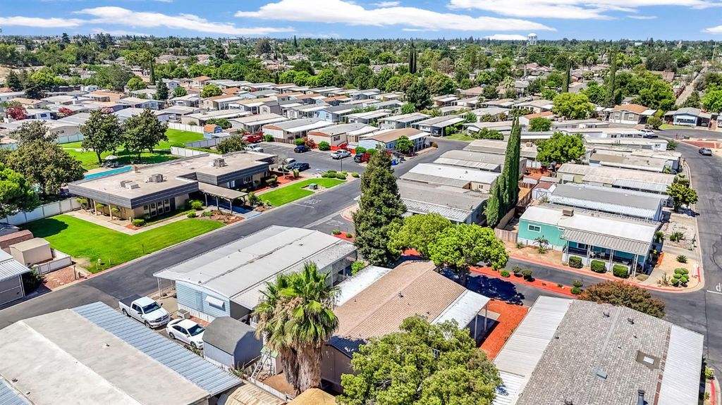Image 37 of property listing at 1218 E Cleveland Avenue # 103, Madera, CA 93638
