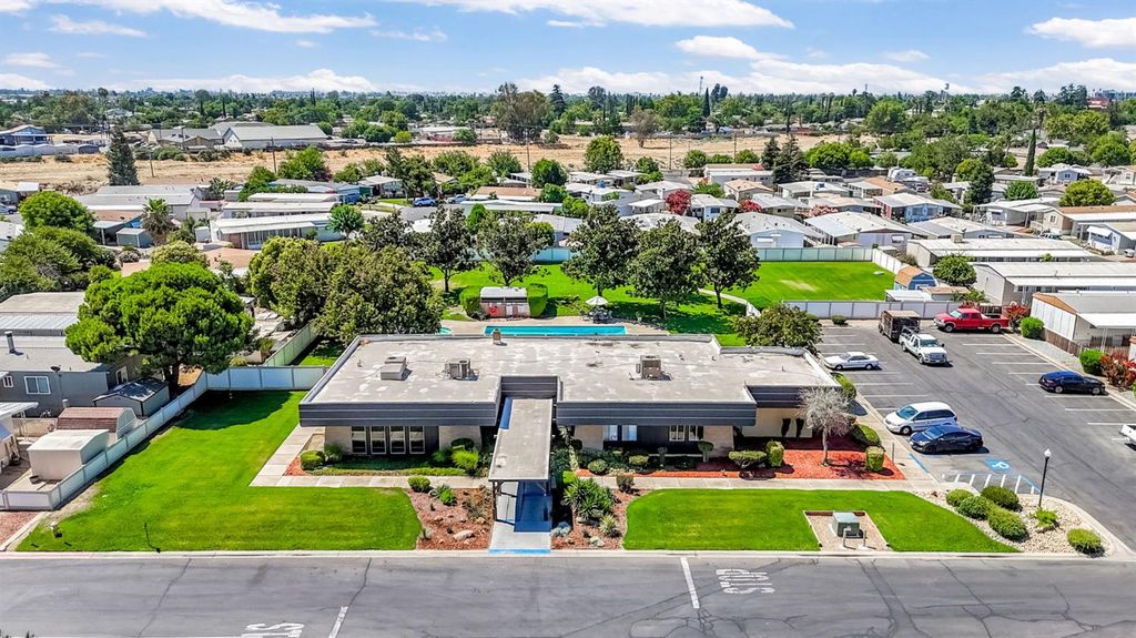 Image 38 of property listing at 1218 E Cleveland Avenue # 103, Madera, CA 93638