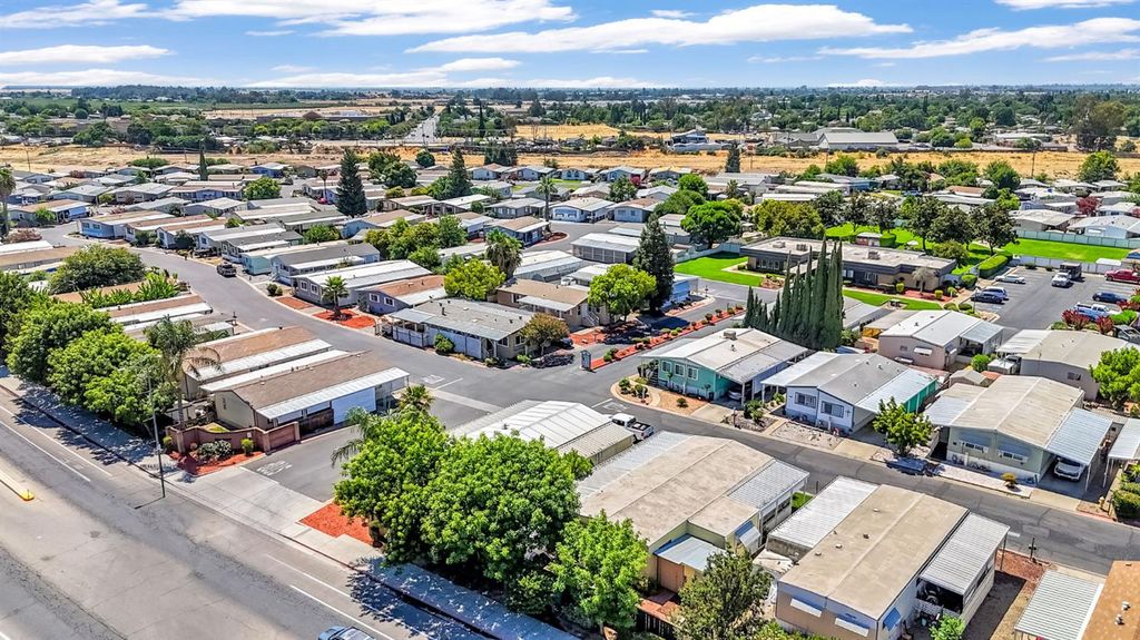 Image 40 of property listing at 1218 E Cleveland Avenue # 103, Madera, CA 93638