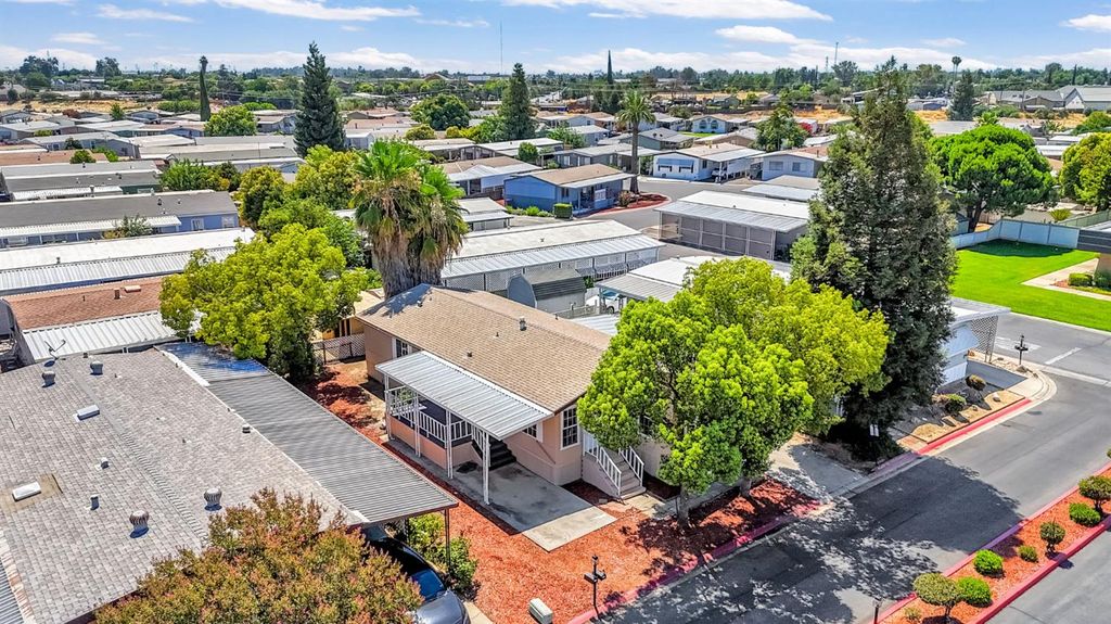 Image 41 of property listing at 1218 E Cleveland Avenue # 103, Madera, CA 93638