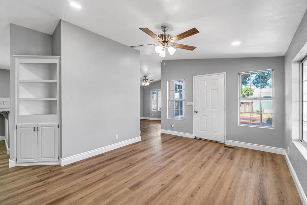 Image 6 of property listing at 1218 E Cleveland Avenue # 103, Madera, CA 93638