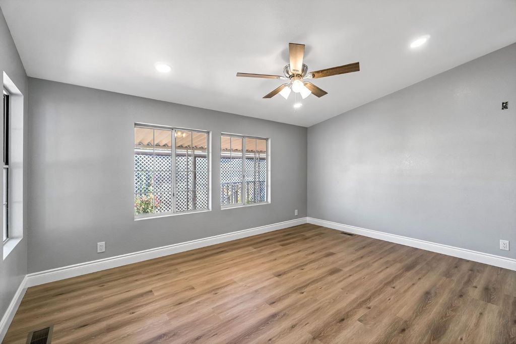 Image 8 of property listing at 1218 E Cleveland Avenue # 103, Madera, CA 93638