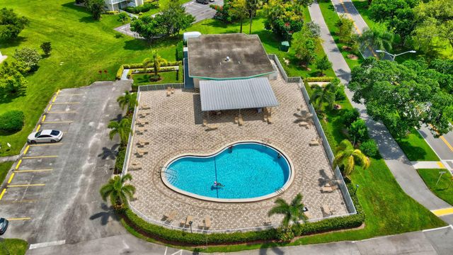 4002 Cambridge A 4002, Deerfield Beach, FL 33442