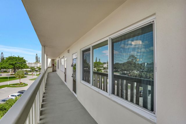 4002 Cambridge A 4002, Deerfield Beach, FL 33442