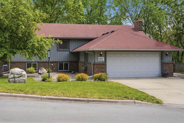 9137 Forest Hills Circle, Bloomington, MN 55437