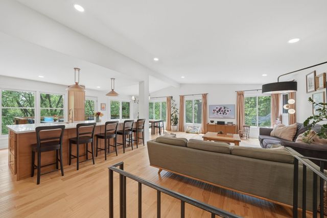 9137 Forest Hills Circle, Bloomington, MN 55437