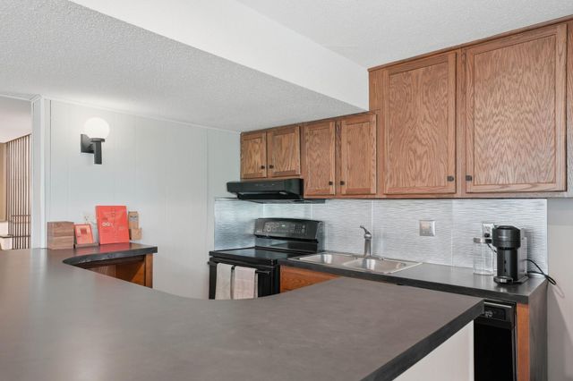 9137 Forest Hills Circle, Bloomington, MN 55437