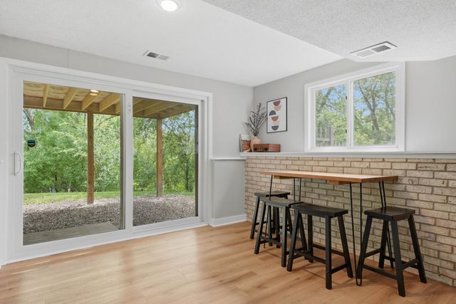 9137 Forest Hills Circle, Bloomington, MN 55437