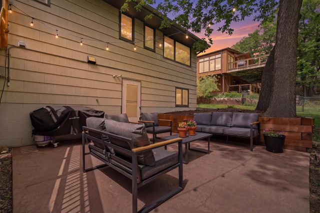 9137 Forest Hills Circle, Bloomington, MN 55437
