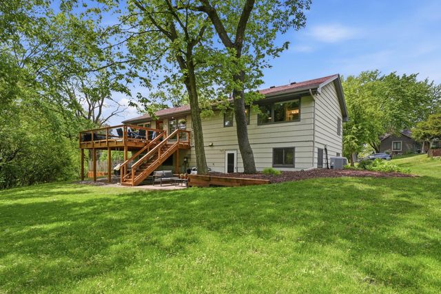 9137 Forest Hills Circle, Bloomington, MN 55437