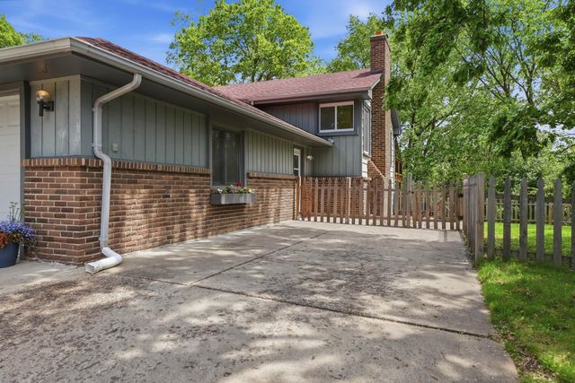 9137 Forest Hills Circle, Bloomington, MN 55437
