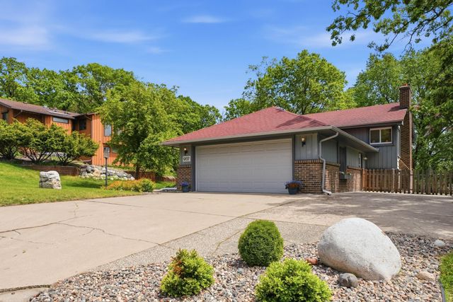 9137 Forest Hills Circle, Bloomington, MN 55437