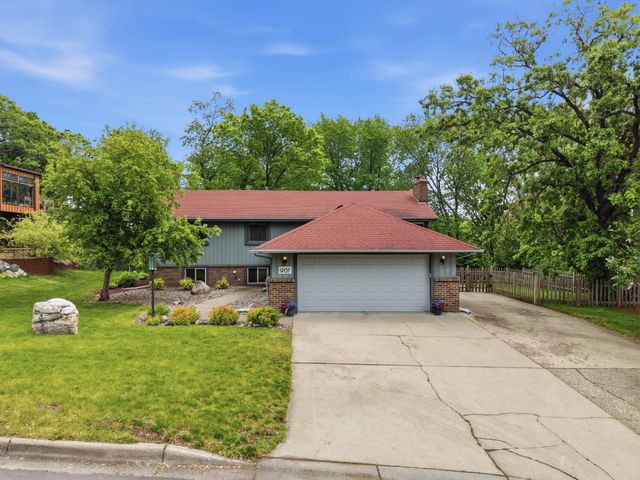 9137 Forest Hills Circle, Bloomington, MN 55437