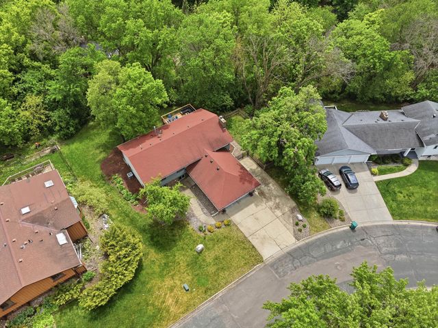 9137 Forest Hills Circle, Bloomington, MN 55437