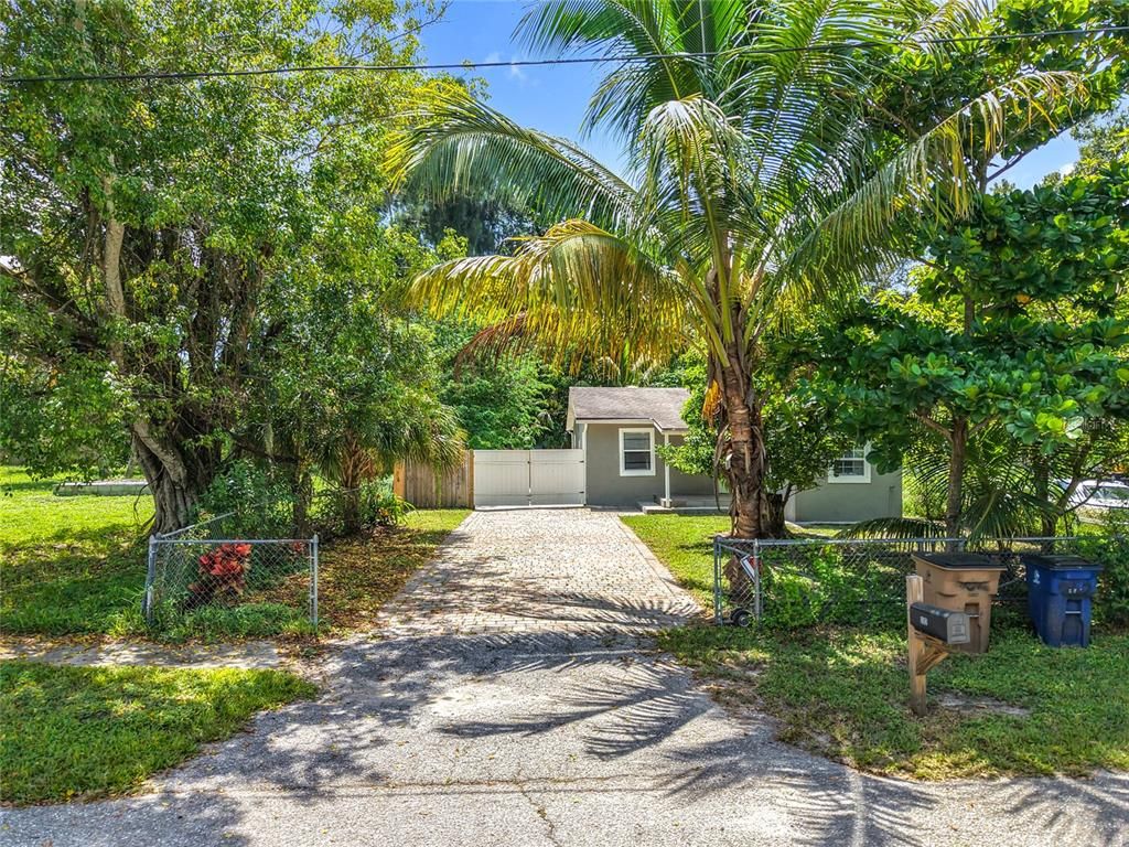 262 PALMACEA ROAD, Fort Myers, FL 33905