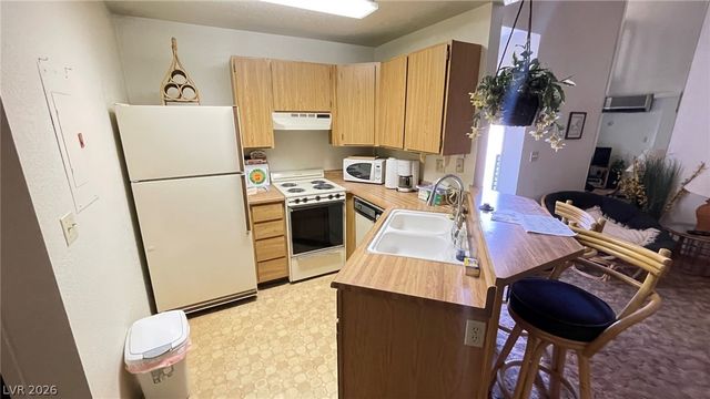 500 Elm Drive 203, Las Vegas, NV 89169