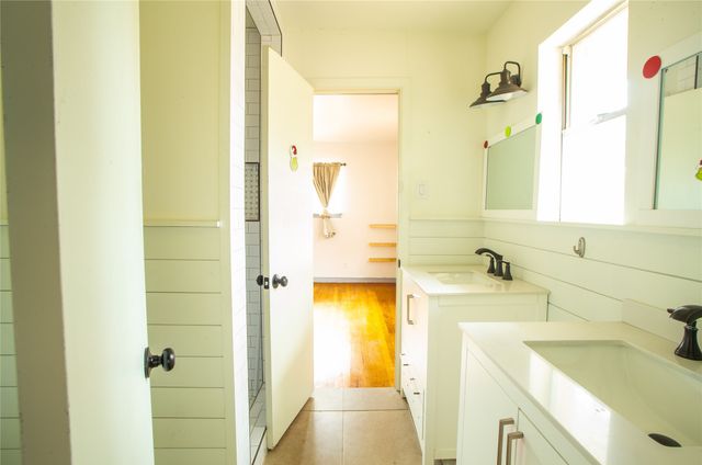 1608 N Houston School Road, Lancaster, TX 75134