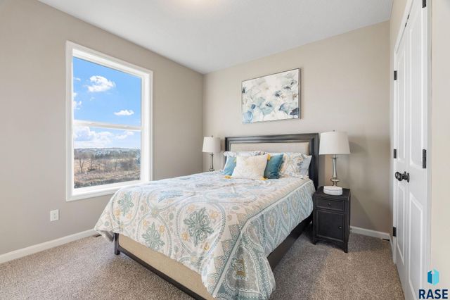 5724 E Ashwood Cir Circle, Sioux Falls, SD 57108