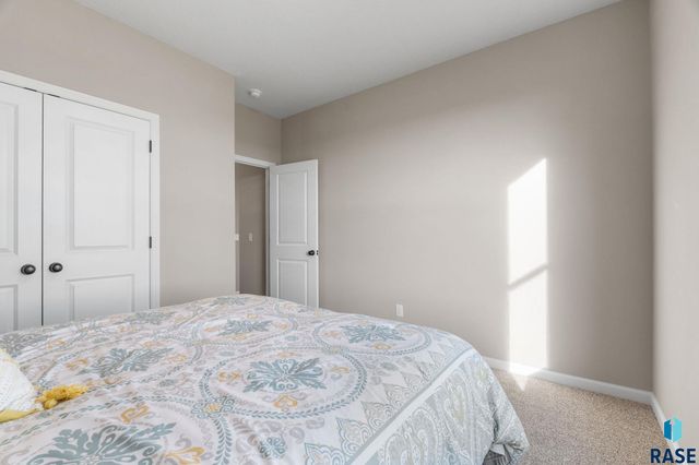 5724 E Ashwood Cir Circle, Sioux Falls, SD 57108