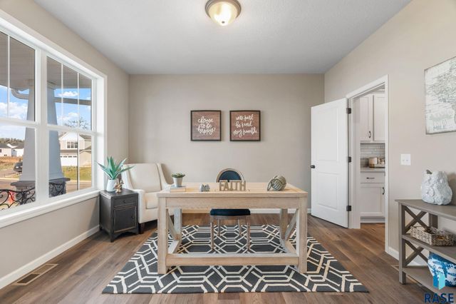 5724 E Ashwood Cir Circle, Sioux Falls, SD 57108