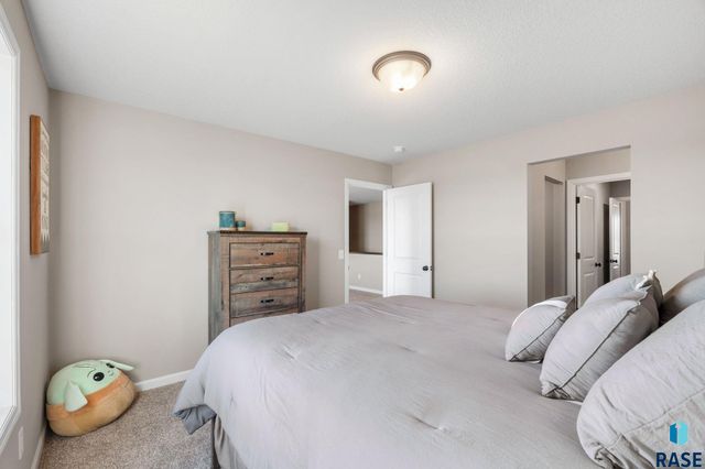 5724 E Ashwood Cir Circle, Sioux Falls, SD 57108
