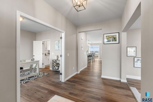 5724 E Ashwood Cir Circle, Sioux Falls, SD 57108