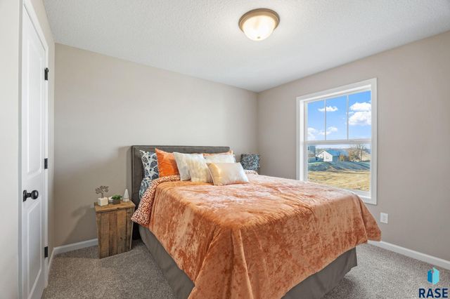5724 E Ashwood Cir Circle, Sioux Falls, SD 57108