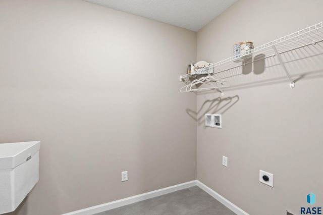 5724 E Ashwood Cir Circle, Sioux Falls, SD 57108