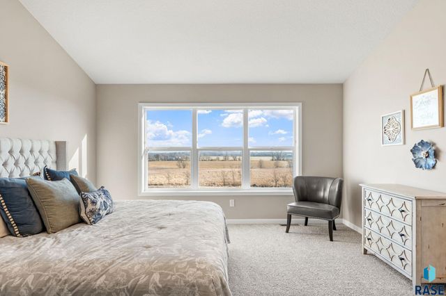 5724 E Ashwood Cir Circle, Sioux Falls, SD 57108