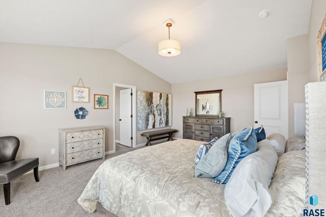 5724 E Ashwood Cir Circle, Sioux Falls, SD 57108
