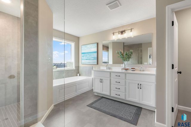 5724 E Ashwood Cir Circle, Sioux Falls, SD 57108