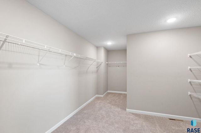 5724 E Ashwood Cir Circle, Sioux Falls, SD 57108