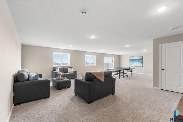 5724 E Ashwood Cir Circle, Sioux Falls, SD 57108