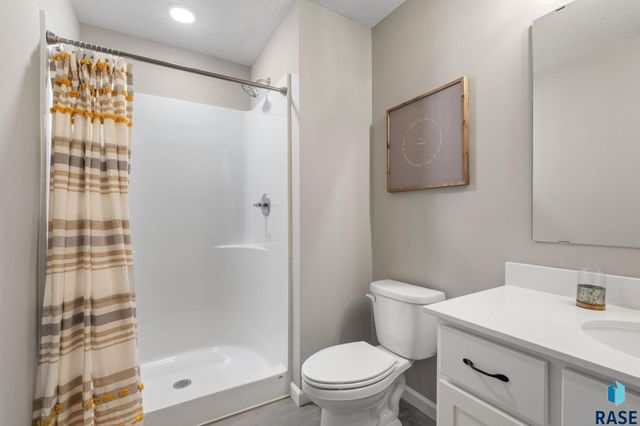 5724 E Ashwood Cir Circle, Sioux Falls, SD 57108