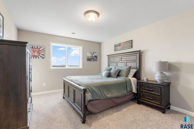 5724 E Ashwood Cir Circle, Sioux Falls, SD 57108