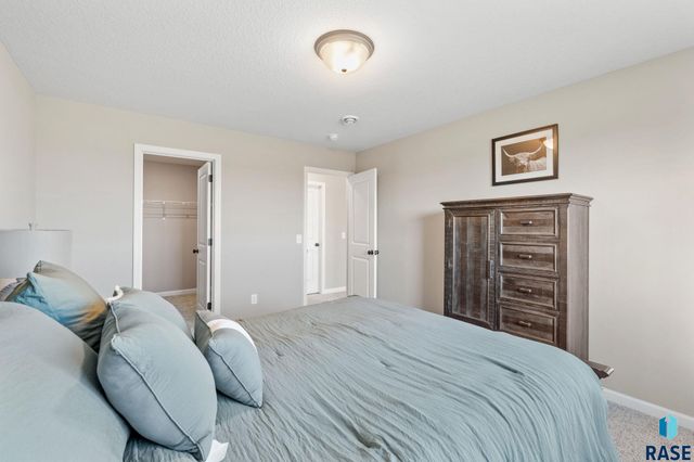 5724 E Ashwood Cir Circle, Sioux Falls, SD 57108