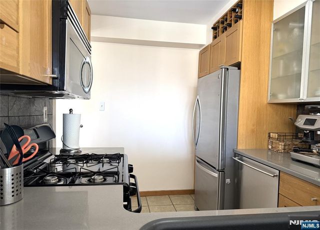 6050 Boulevard East 4F, West New York, NJ 07093