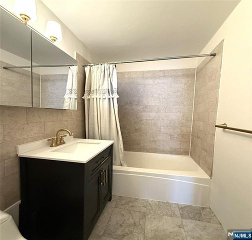 6050 Boulevard East 4F, West New York, NJ 07093