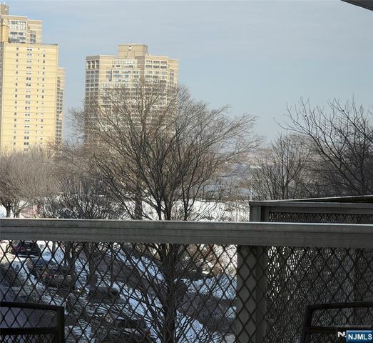 6050 Boulevard East 4F, West New York, NJ 07093
