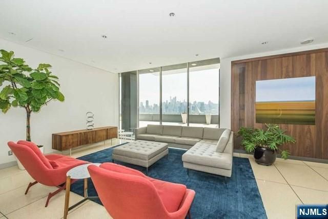 6050 Boulevard East 4F, West New York, NJ 07093