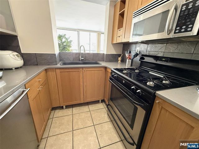 6050 Boulevard East 4F, West New York, NJ 07093