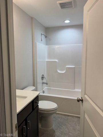 3725 Contimental Square 371, Kernersville, NC 27284