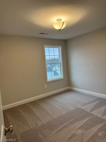 3725 Contimental Square 371, Kernersville, NC 27284