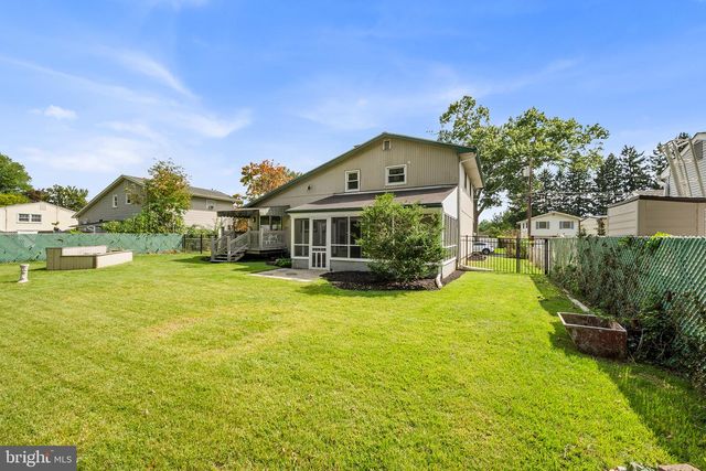 611 PASADENA DR, Magnolia, NJ 08049