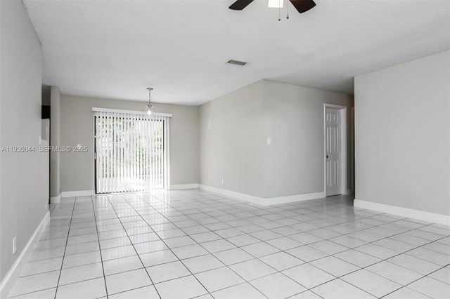 707 SW 74th Ave, North Lauderdale, FL 33068