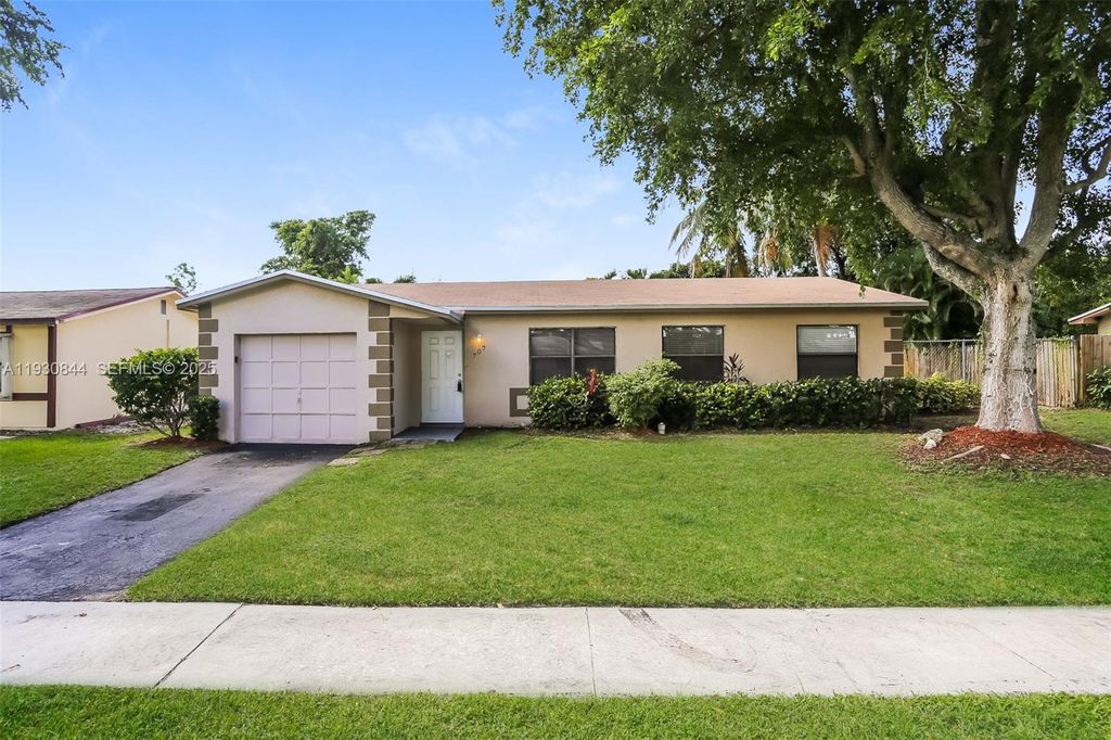 707 SW 74th Ave, North Lauderdale, FL 33068