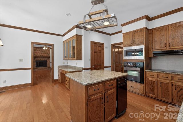 8149 Shannon Woods Lane, Matthews, NC 28104