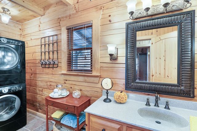 488 Smith Road, Brasstown, NC 28902