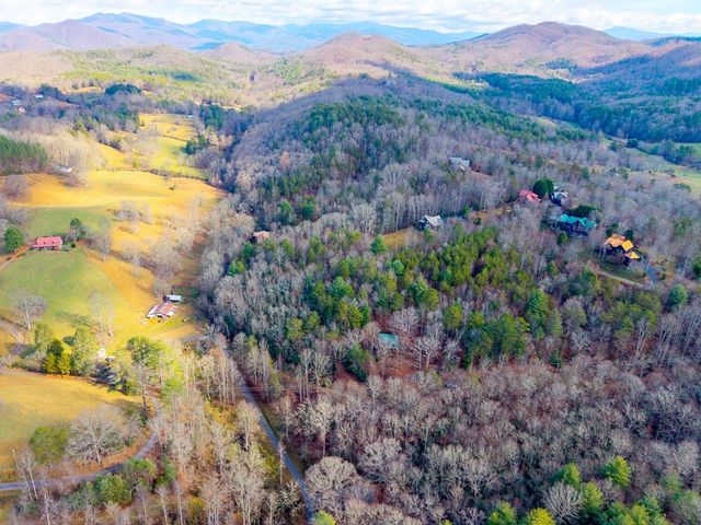 488 Smith Road, Brasstown, NC 28902