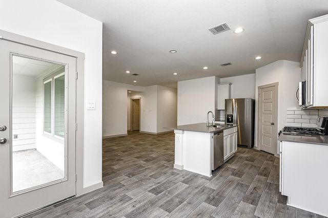 525 Hunter Grove Lane, China, TX 77613